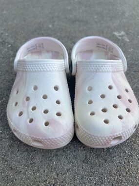 CROCS Toddler Classic Pink/White Marbled Iridescent Clogs C7